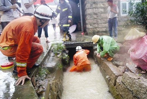 梦见在水里捞死人