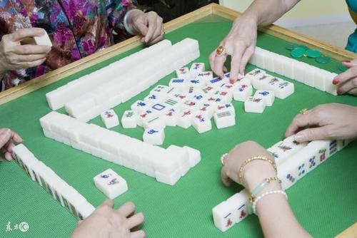 梦见死人打麻将