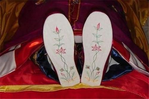 梦见死人的鞋