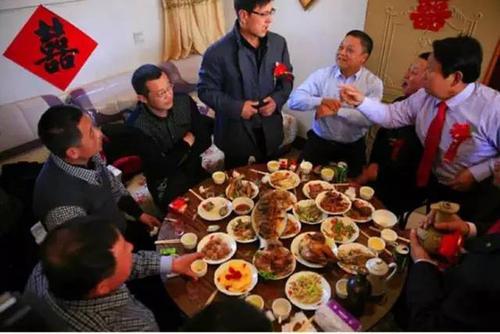 梦见吃喜酒