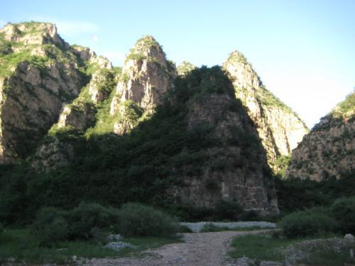 梦见高山耸立
