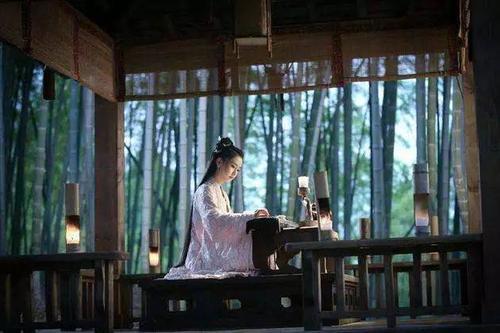 梦见弹琴