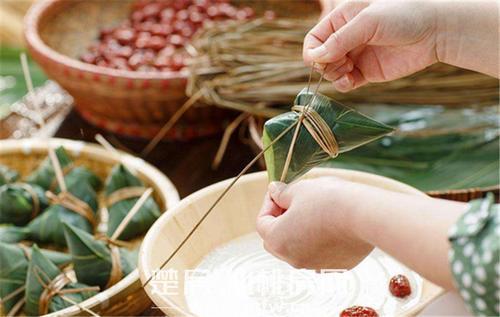 梦见包粽子