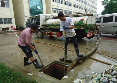 梦见爬下水道