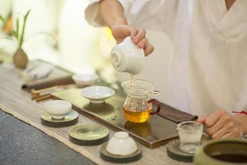 梦见倒茶