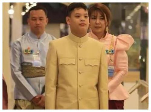 梦见使眼色