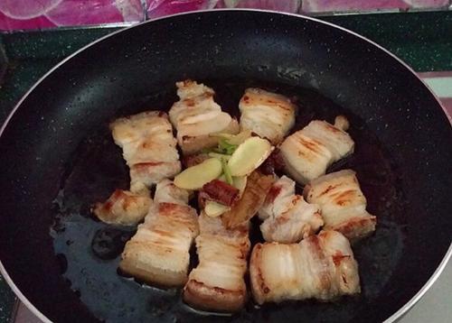 梦见吃肥肉