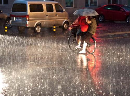 梦见下暴雨水到家里 梦见下暴雨水到家里