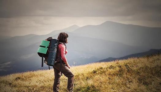 梦见自己爬山