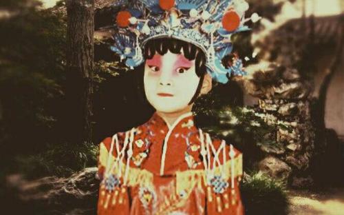 梦见别人唱戏