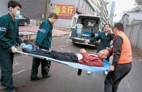 梦见用担架抬死人