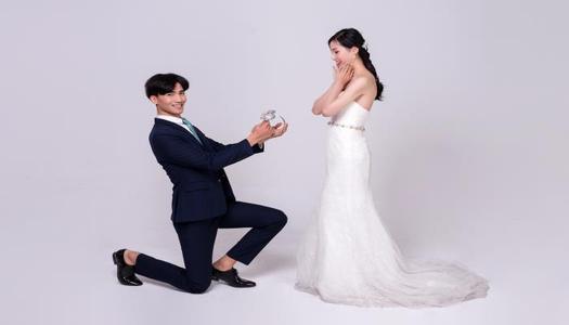 梦见下跪