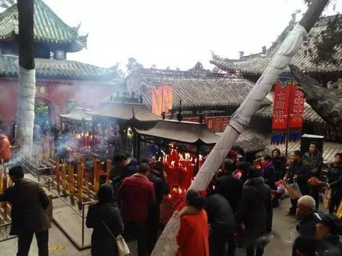 梦见上香敬神