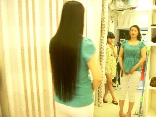 梦见在试穿新衣服