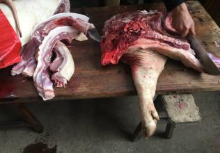 梦见杀猪吃肉