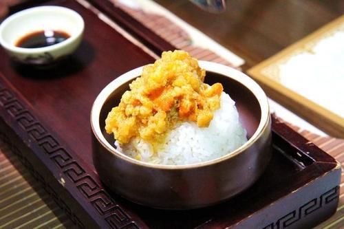 梦见吃蟹黄拌饭