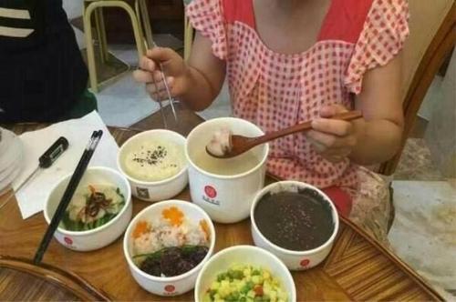 梦见自己吃剩菜