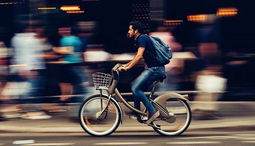 梦见别人骑车