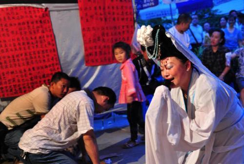 梦见别人亲人去世哭丧