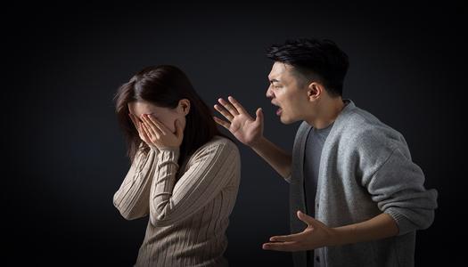 梦见别人和死人吵架