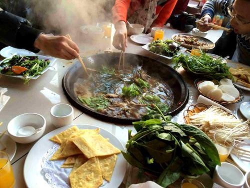 梦见自己在别人家做饭