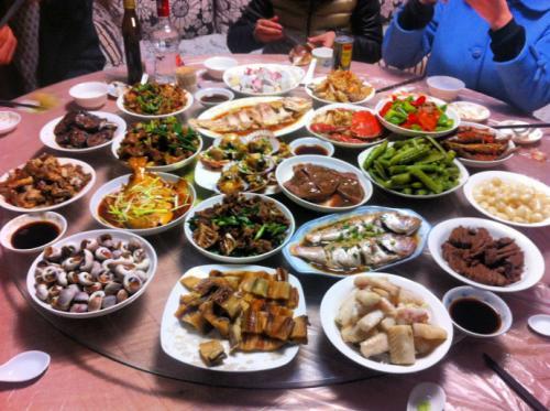 梦见跟朋友一起吃年夜饭