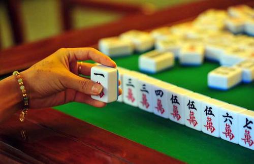 梦见跟人打麻将