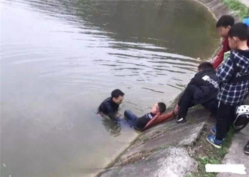 梦见跳水救人