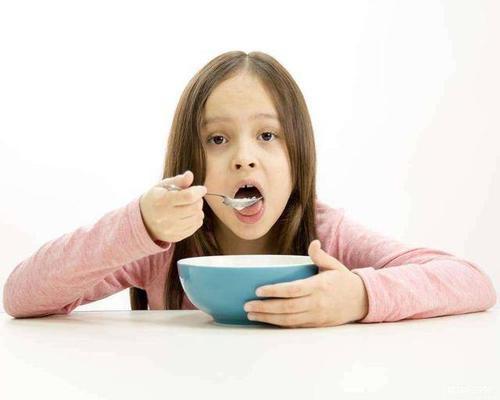 梦见喂小孩吃饭