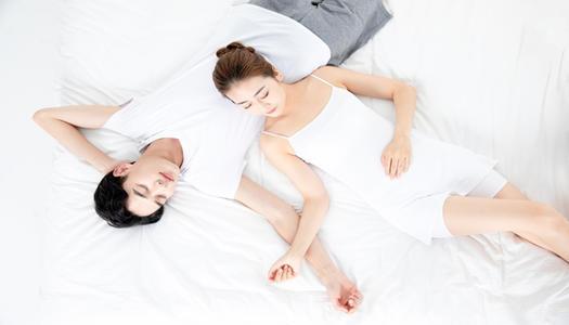 梦见老婆赤身给别人看