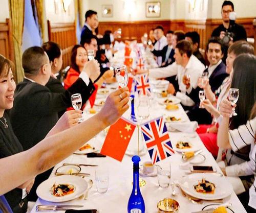 梦见和家人喝酒