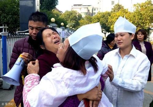 梦见家人戴孝