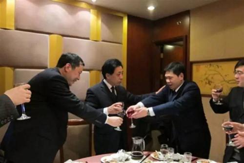 梦见舅舅给我钱