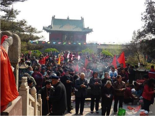 梦见烧香拜老爷
