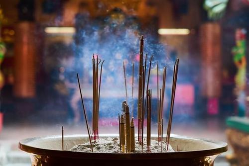 梦见给菩萨上香