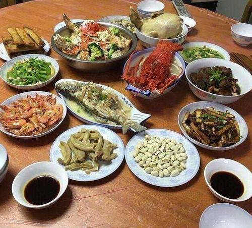 梦见吃年夜饭