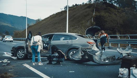梦见开车被撞死