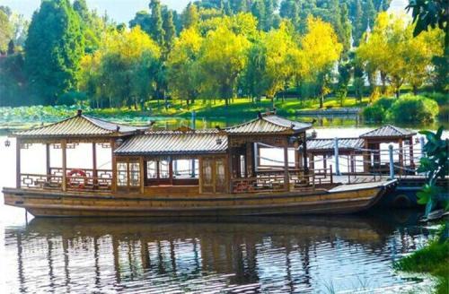 梦见坐画舫旅游观光 梦见坐画舫旅游观光