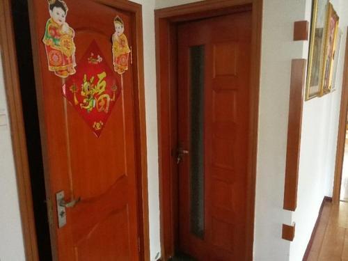 梦见家里的门晚上开着