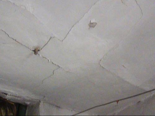 梦见水漫过屋顶