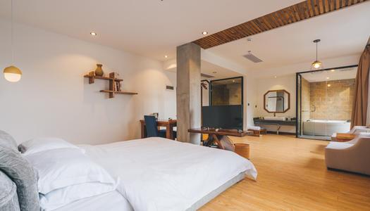 梦见水溢满房间