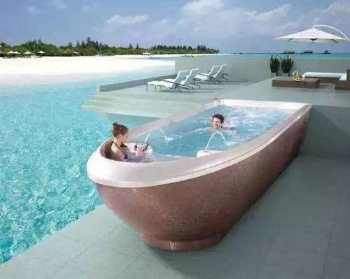 梦见泳池里没有水