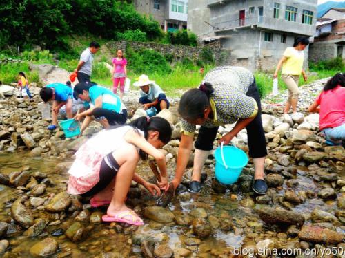 梦见被人扔河里 梦见被人扔河里