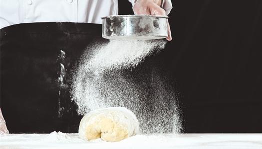 梦见面粉撒在地上