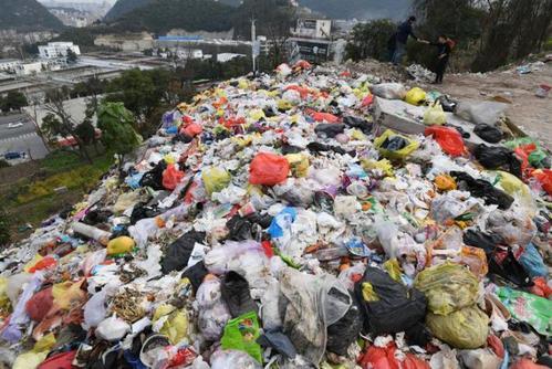 梦见地上垃圾很脏