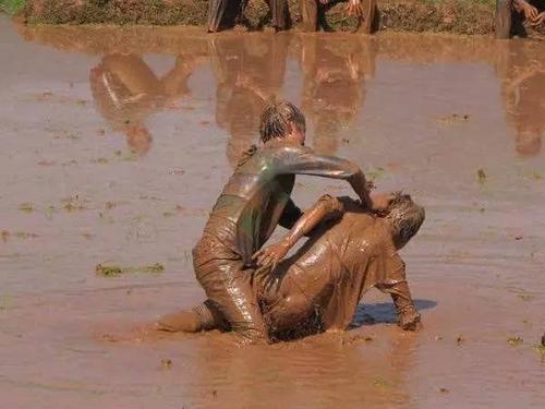 梦见身上全是泥巴 梦见身上全是泥巴