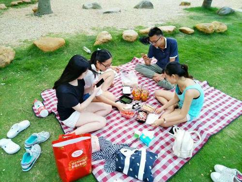 梦见野外聚餐 梦见野外聚餐