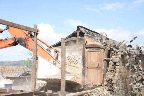 梦见房子拆了又建