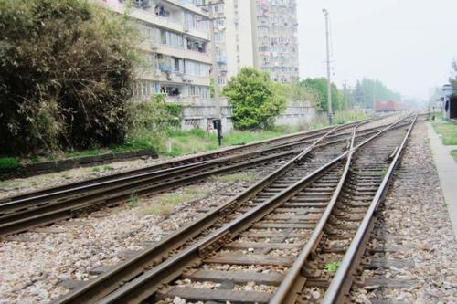 梦见铁路轨道损坏