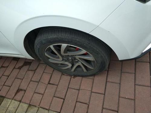 梦见开车掉轮胎 梦见开车掉轮胎